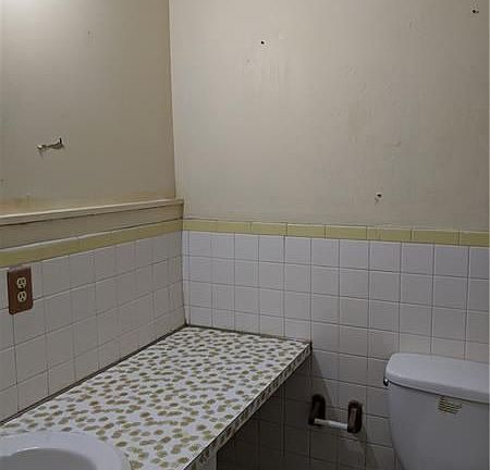 2nd image of 5050 SW 40th Ave APT 2