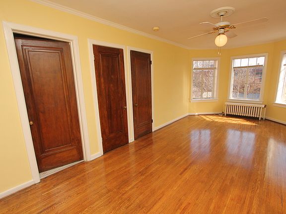 3rd image of 580 E Town St #B-1ba-455sqft