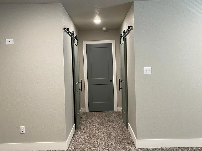 4220 Victoria Dr — Photo 23