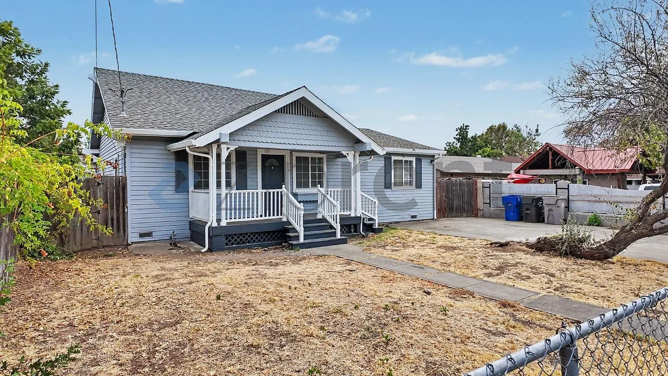 North Sacramento — Photo 4