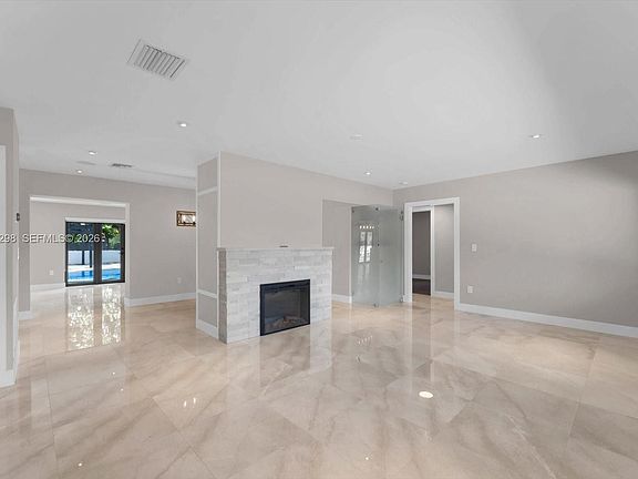 4th image of 29 NE 95th St