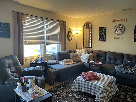 5th image of 211 Pamela Dr