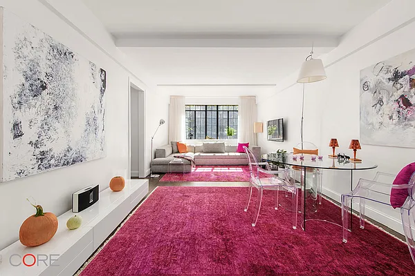 Rented by CORE | media 9