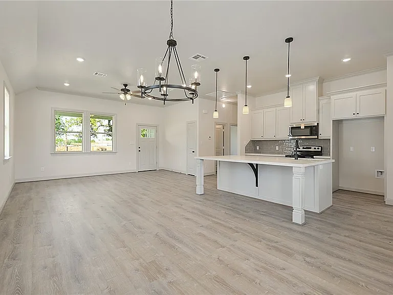 1508 Echols St — Photo 4