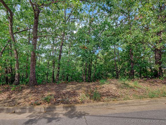 5th image of 226 Fairway Cir