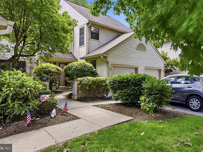 158 Mansion House Dr — Photo 1