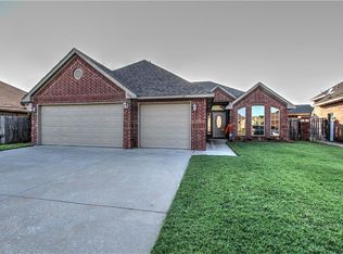 505 N Geronimo Way, Mustang, OK 73064