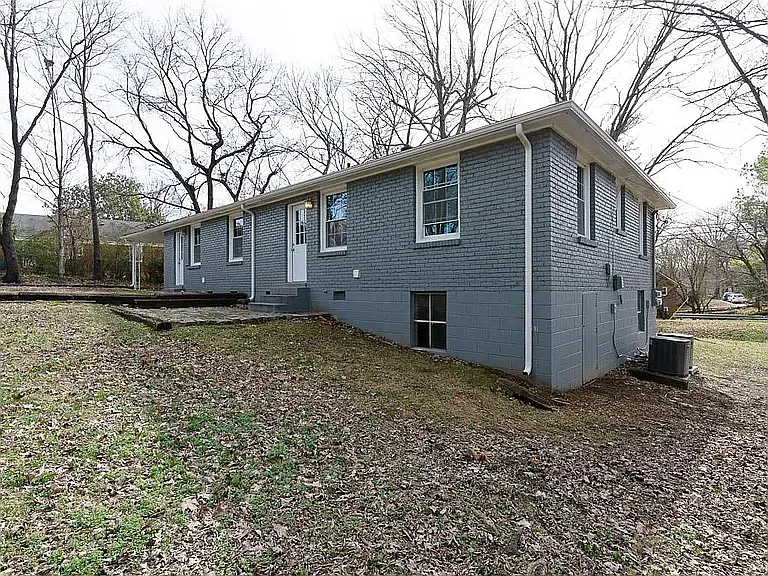 216 McKennell Dr — Photo 2