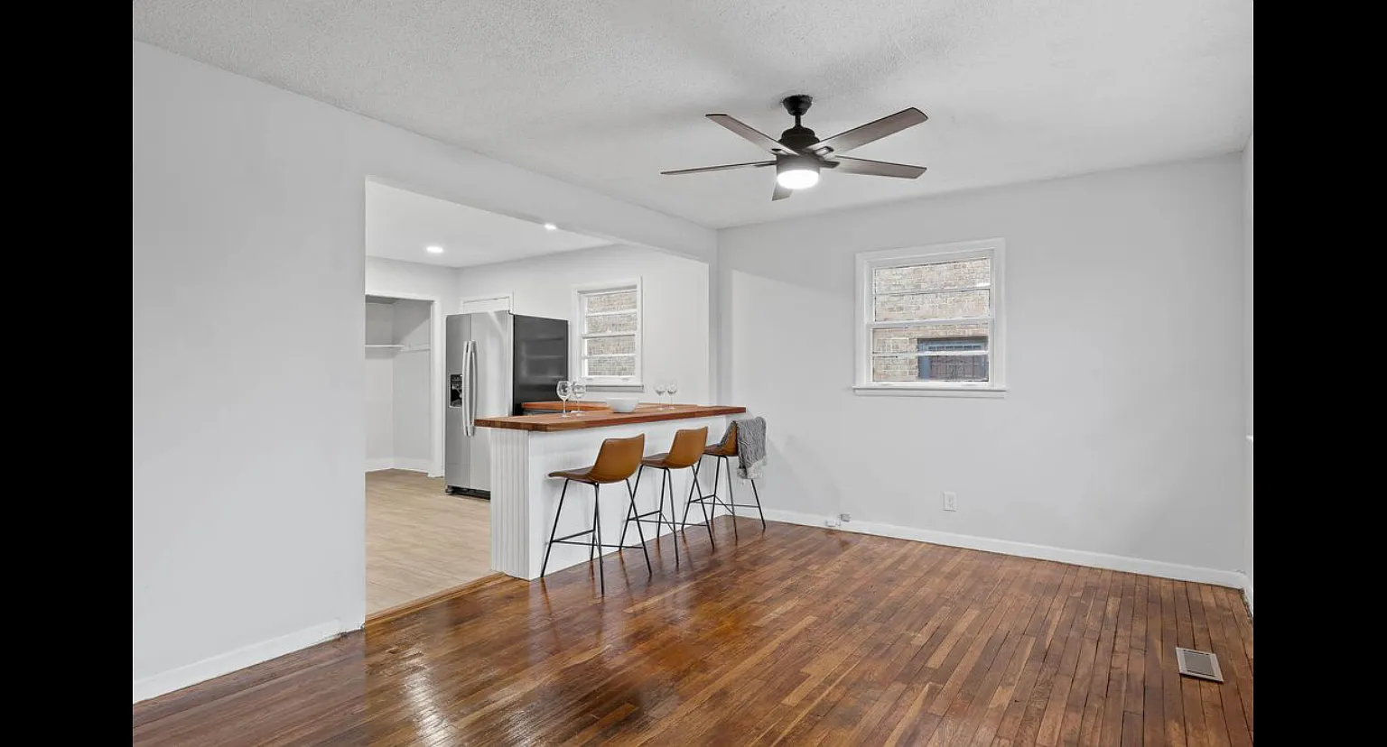 910 Wheeler Ave — Photo 2