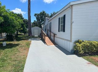 90 Bridgette Blvd, Lake Worth, FL 33463