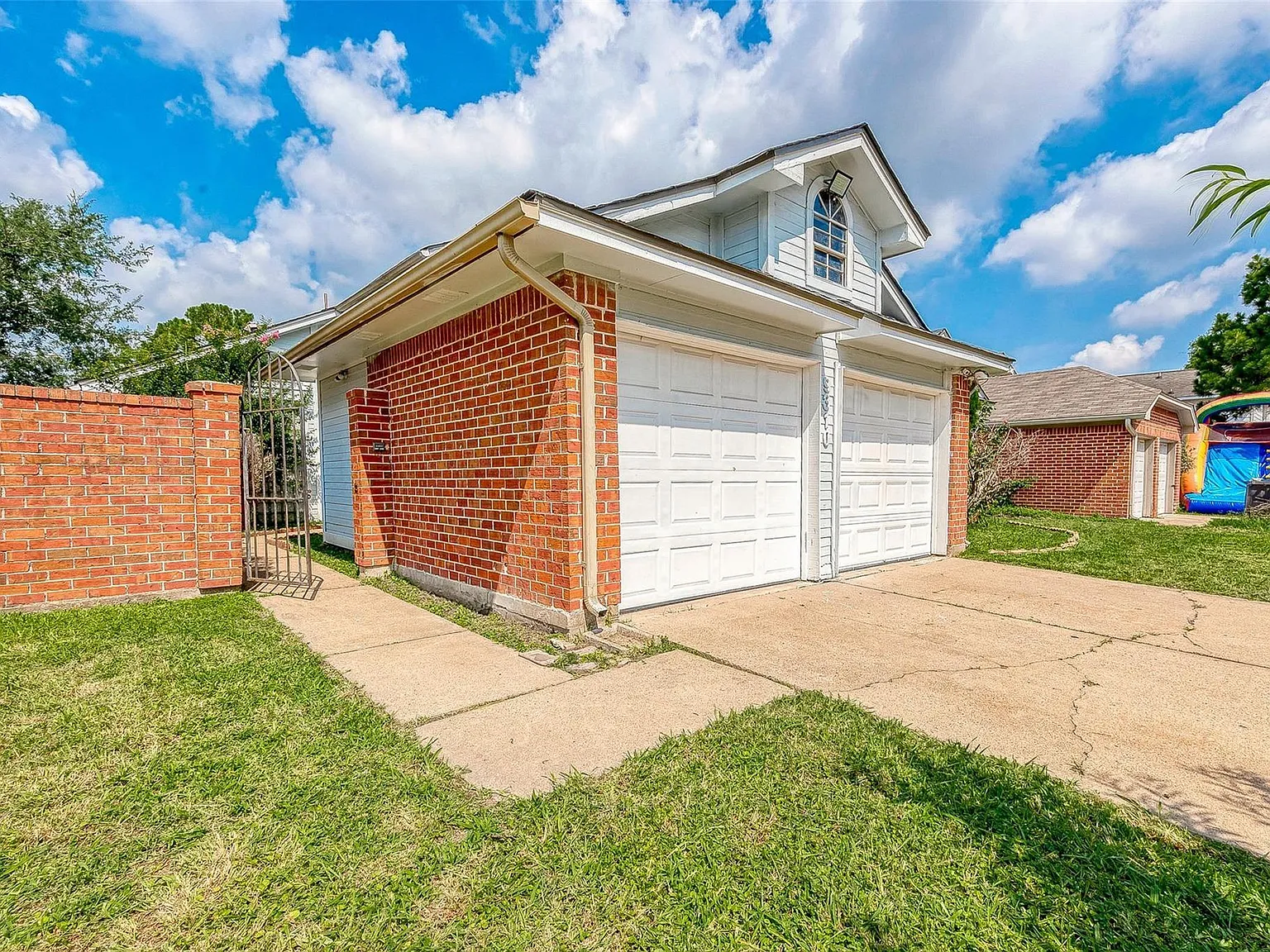 3 bed, 2.0 bath, 1777 sqft, $2,100 — Photo 2