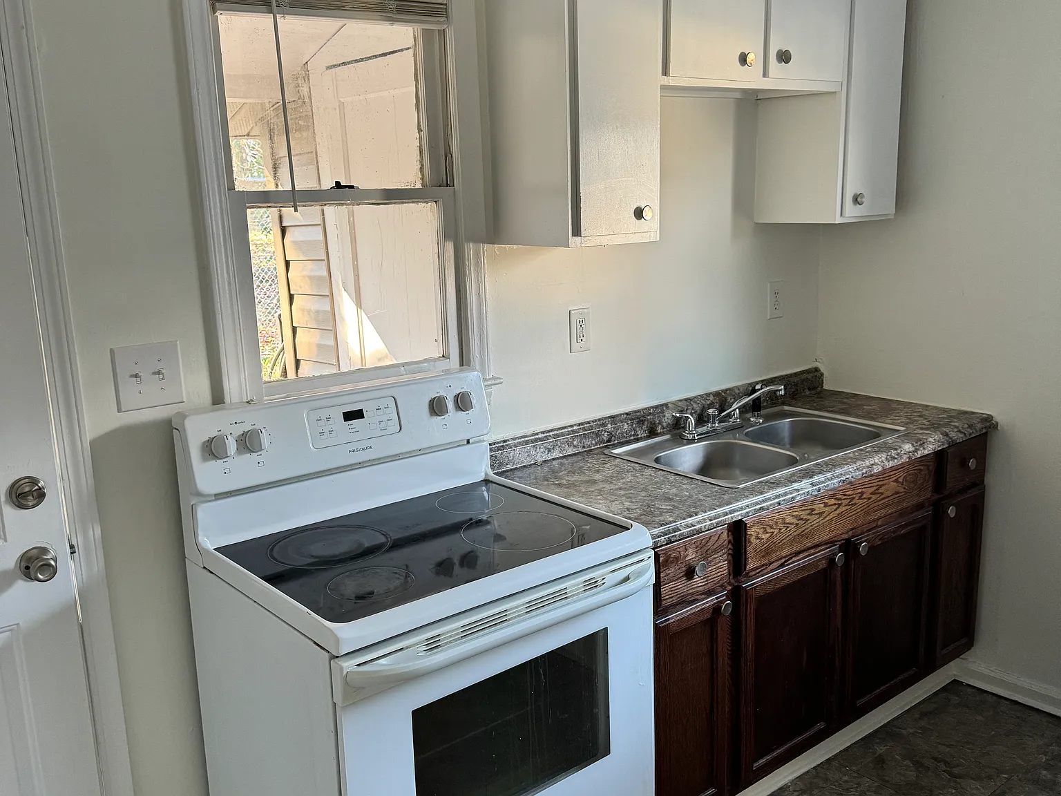 2 bed, 1000 sqft, $1,195 — Photo 2