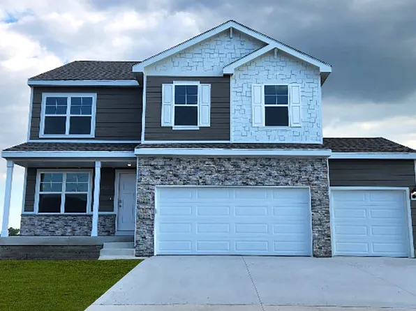 5104 168th St, Urbandale, IA 50322