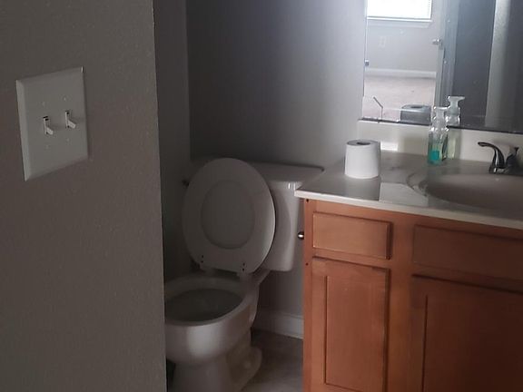 5th image of 2519 Farmcrest Dr #201