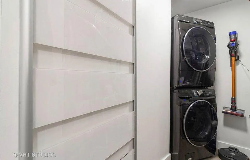 2720 W Cortland St — Photo 2