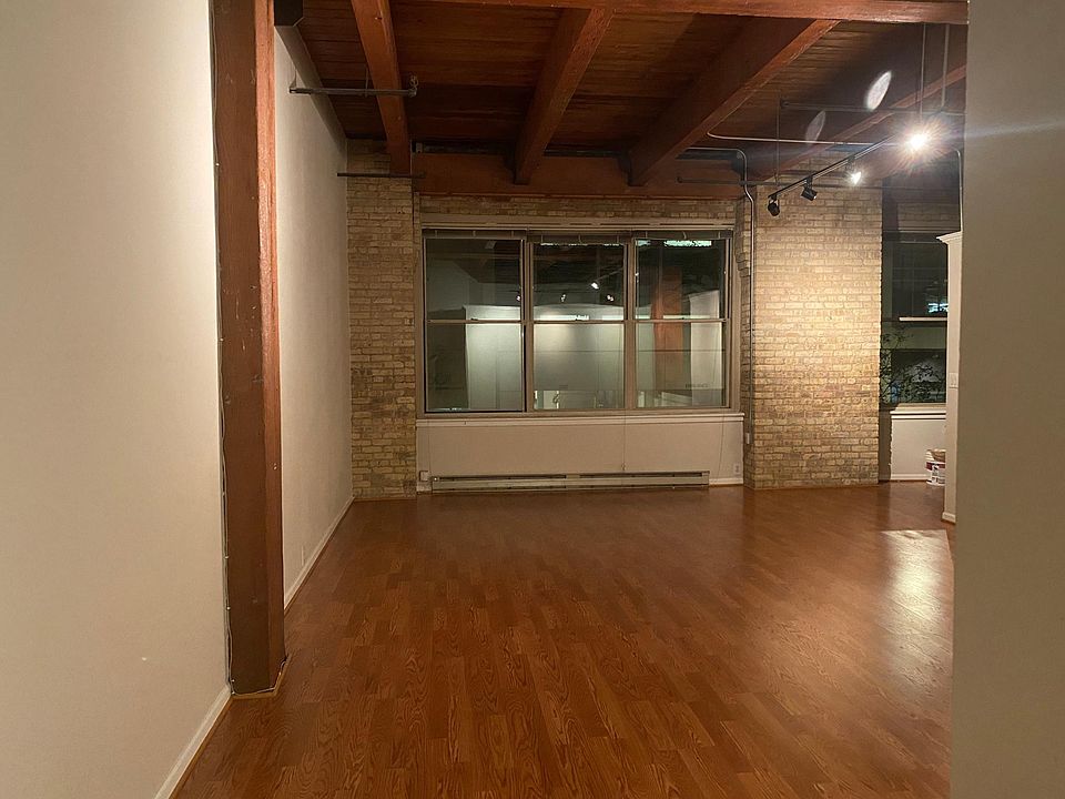 Living room 17'7" x26' from entry door evening
