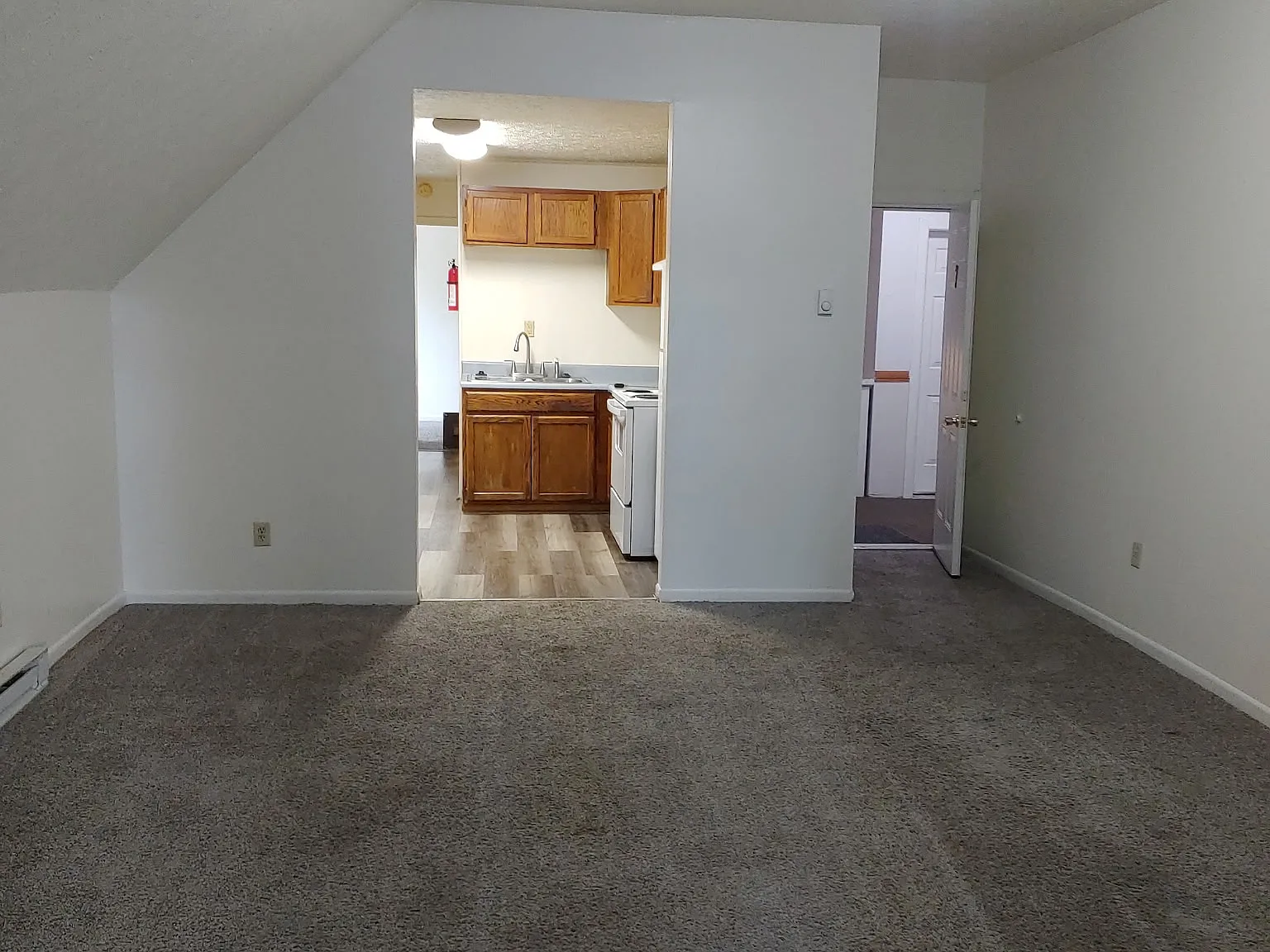 2 bed, $885 — Photo 3