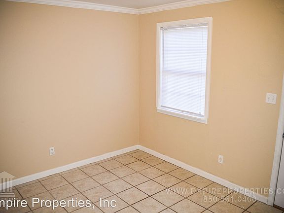 4th image of 111 Columbia Dr APT 4