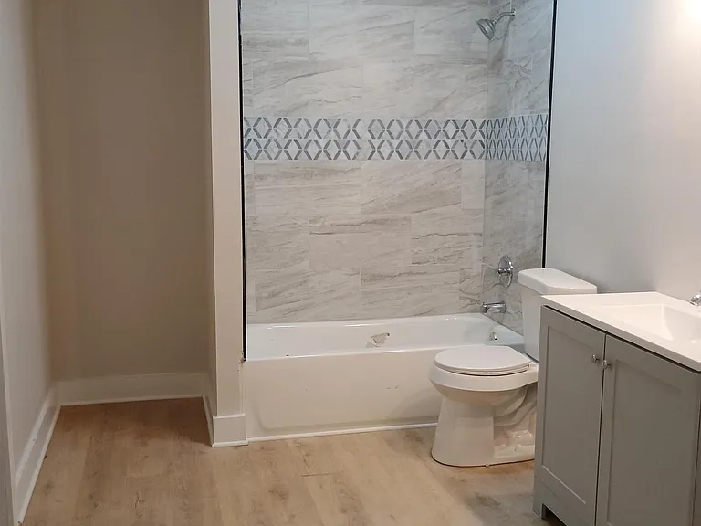 179 W Harrison St — Photo 3
