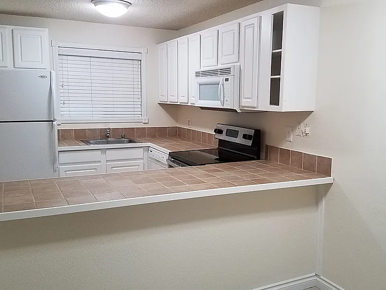 14527 NE 40th St #G101 — Photo 5