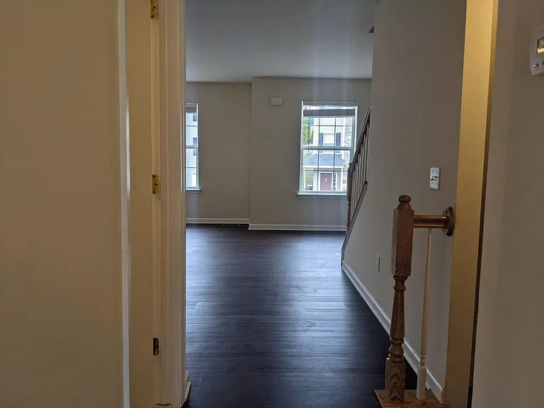 225 Crown Ct — Photo 26