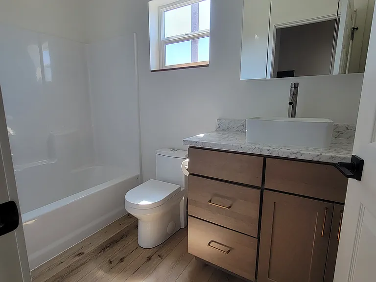 1406 Windsor Dr — Photo 3