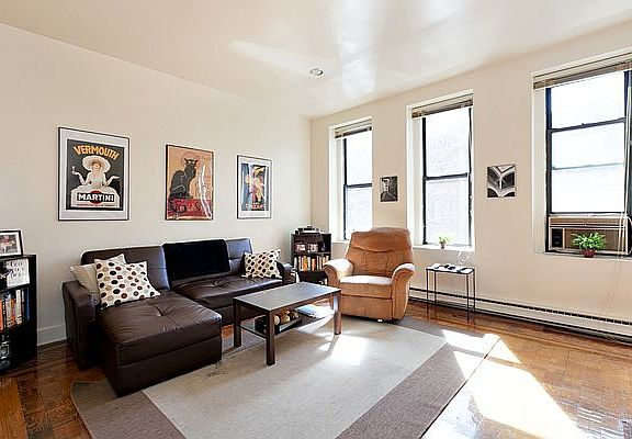 3rd image of 171 W 88th St #B