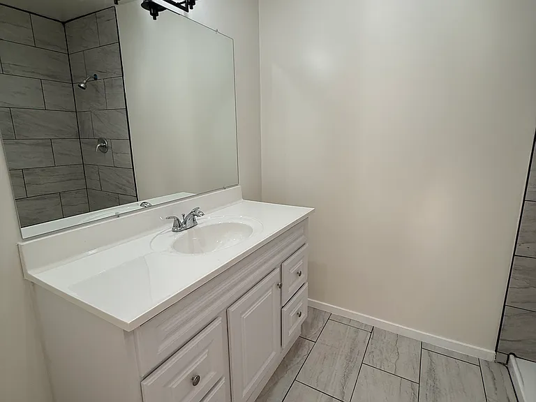 5333 Riverton Ave #13 — Photo 2