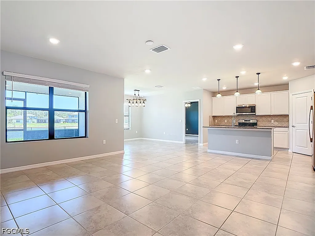 3 bed, 2.0 bath, 1661 sqft, $2,150 — Photo 4