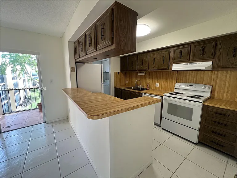 8401 SW 107th Ave #322E — Photo 7