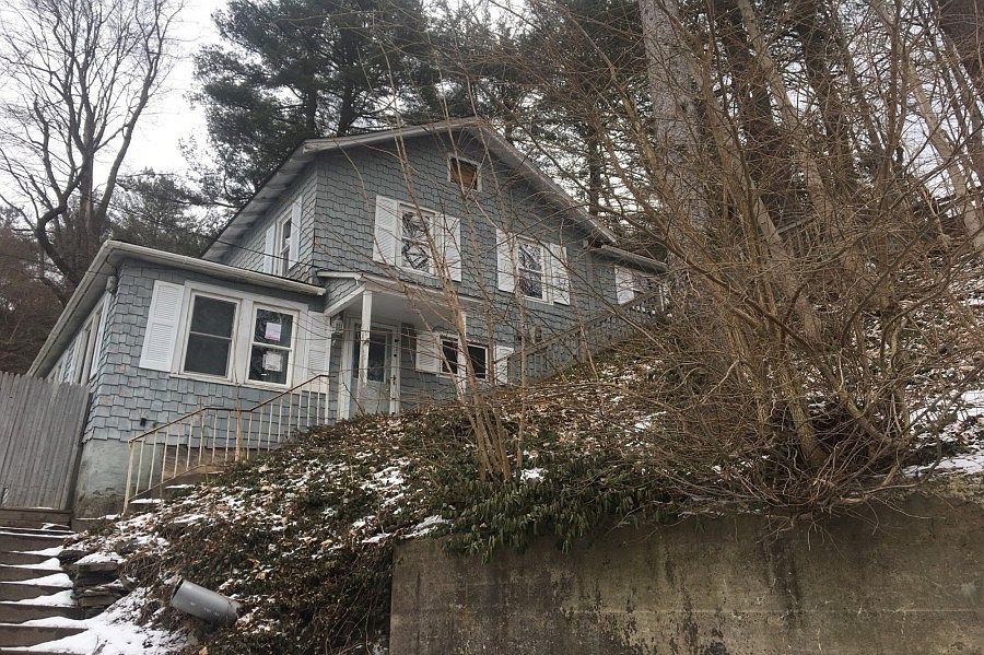 1st image of 413 Moss Ave