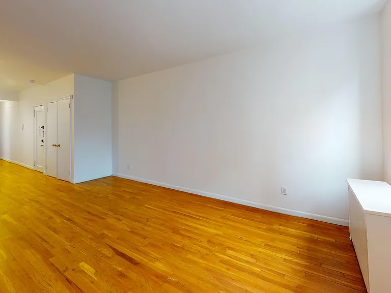 1612 York Ave #5B — Photo 4