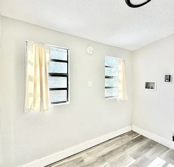 2425 Auburn St S — Photo 20