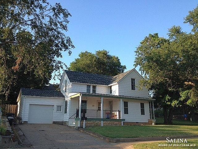 1st image of 117 E 1st St