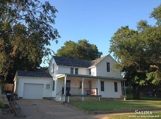 117 E 1st St, Minneapolis, KS 67467