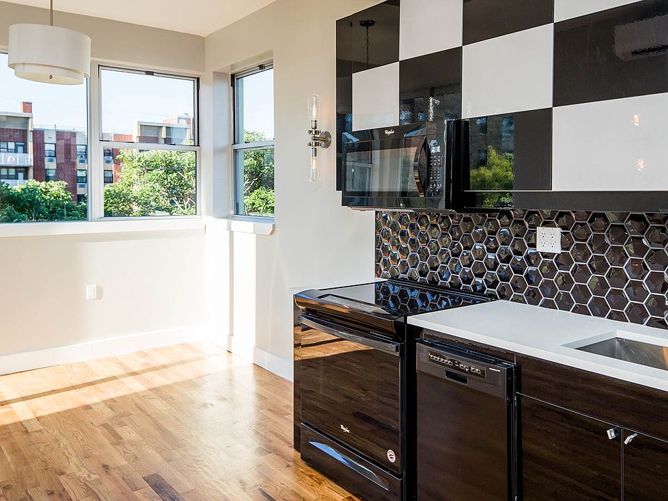 1st image of 834 Quincy St #4
