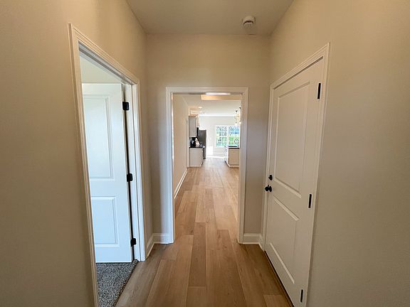 The Claiborne Plan, Foyer