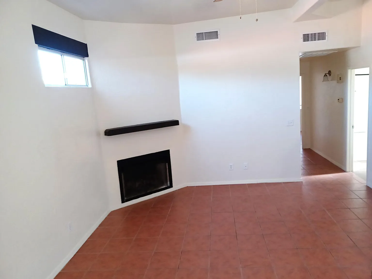 2 bed, 975 sqft, $1,525 — Photo 3