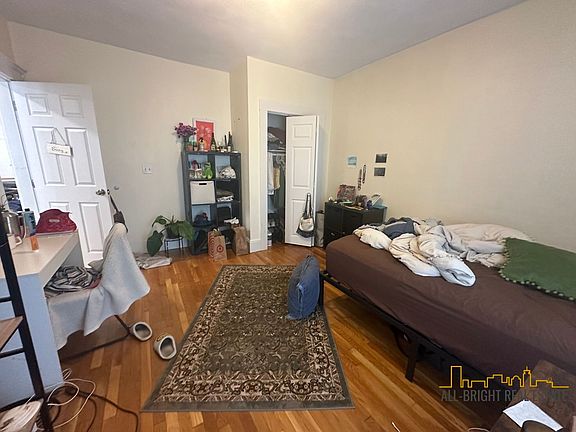 2nd image of 194 Kelton St