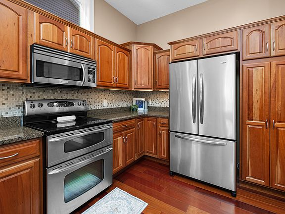 5th image of 3179 Meridith Way