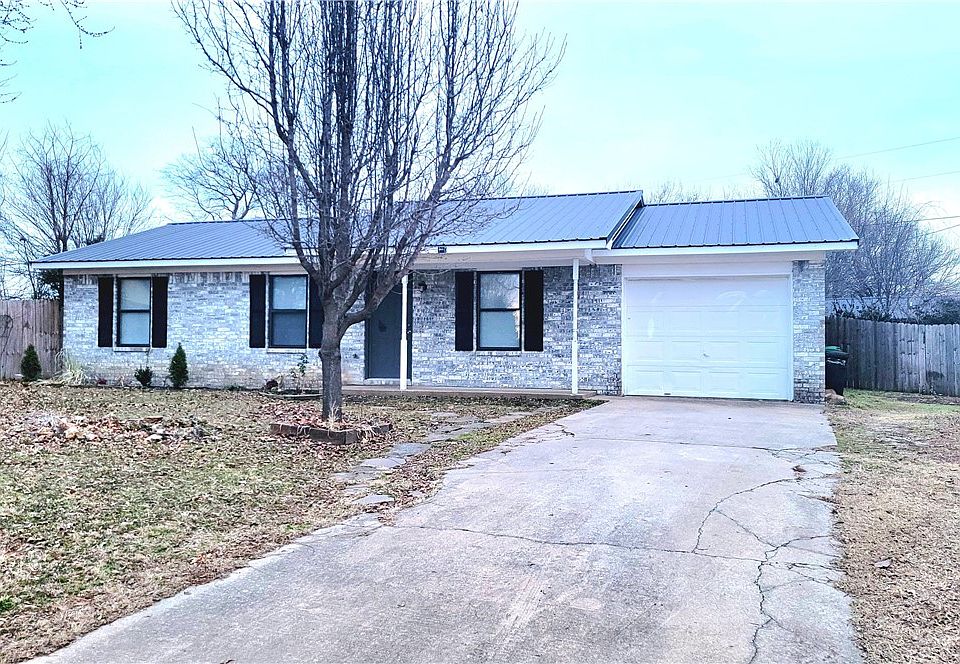 1st image of 140 Pheasant Dr