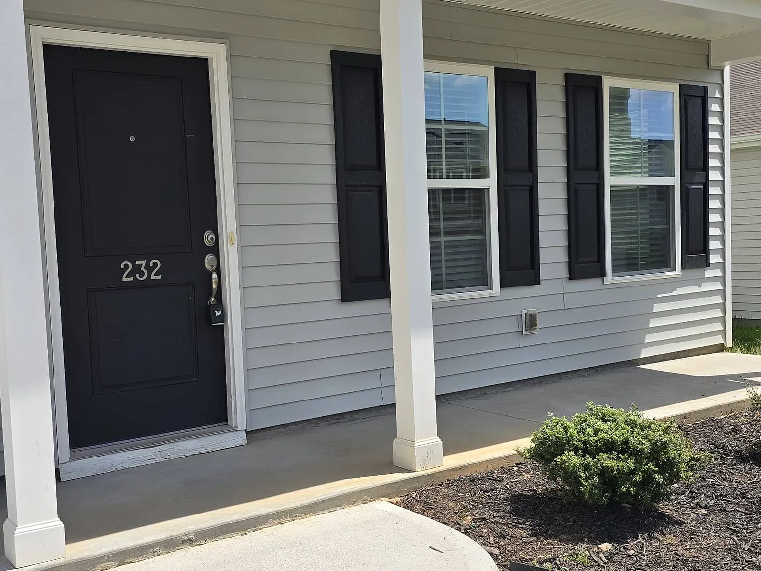 4 bed, 2218 sqft, $2,050 — Photo 3