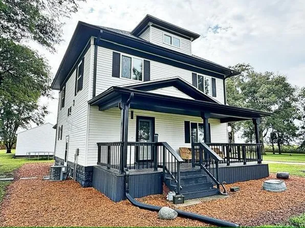 1126 380th St, Gowrie, IA 50543