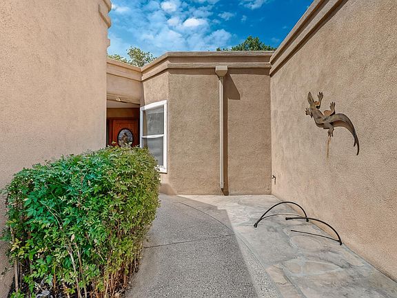 4th image of 10541 Calle Alba NW