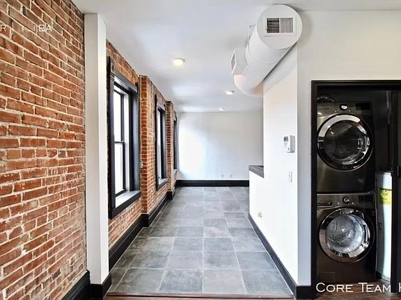 3rd image of 4005 Central St