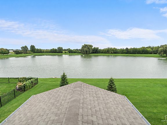 4th image of 695 Kentshire Cir