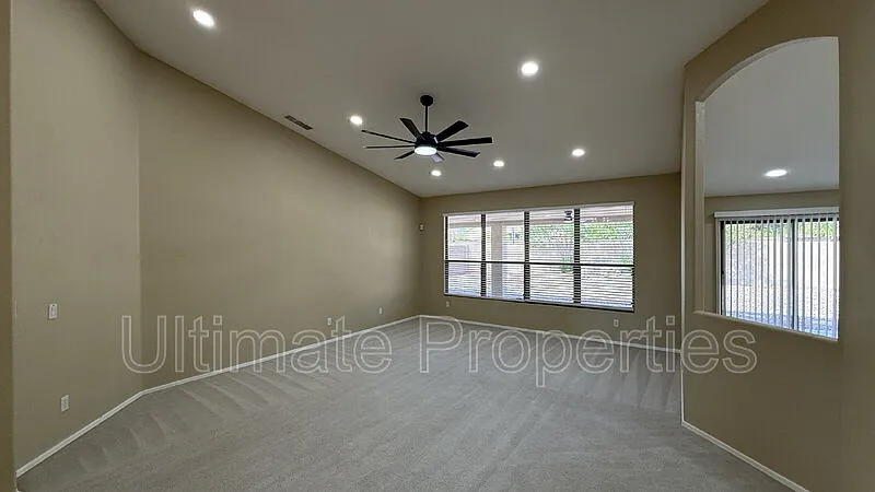 3 bed, 2.0 bath, 2152 sqft, $2,295 — Photo 4