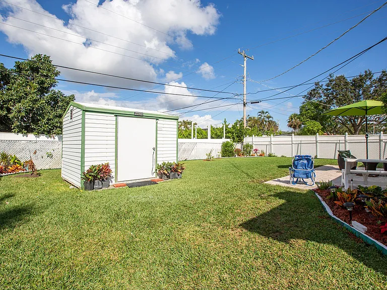 343 Balsam St — Photo 31