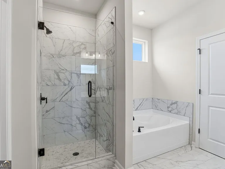 142 Henley St — Photo 18