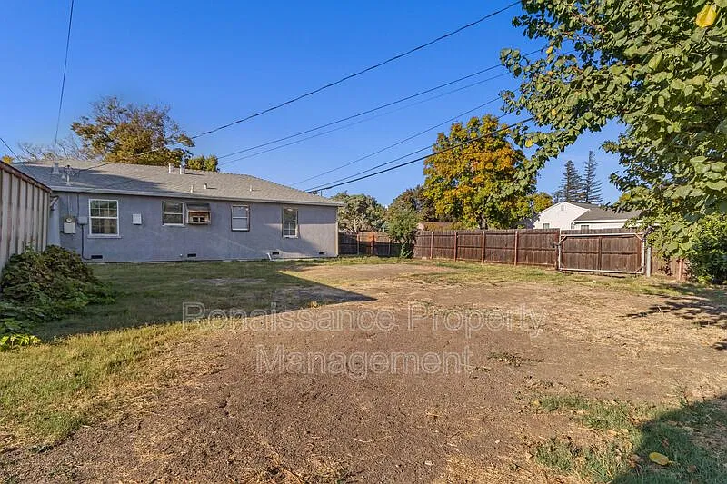 2 bed, 1.0 bath, 874 sqft, $1,700 — Photo 4